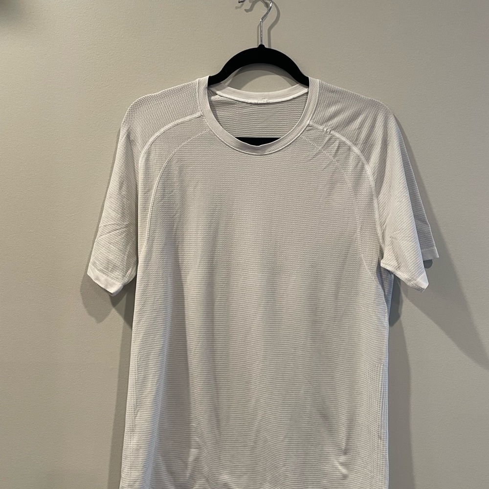 Men’s Lululemon Athletica White Short Sleeve Tee